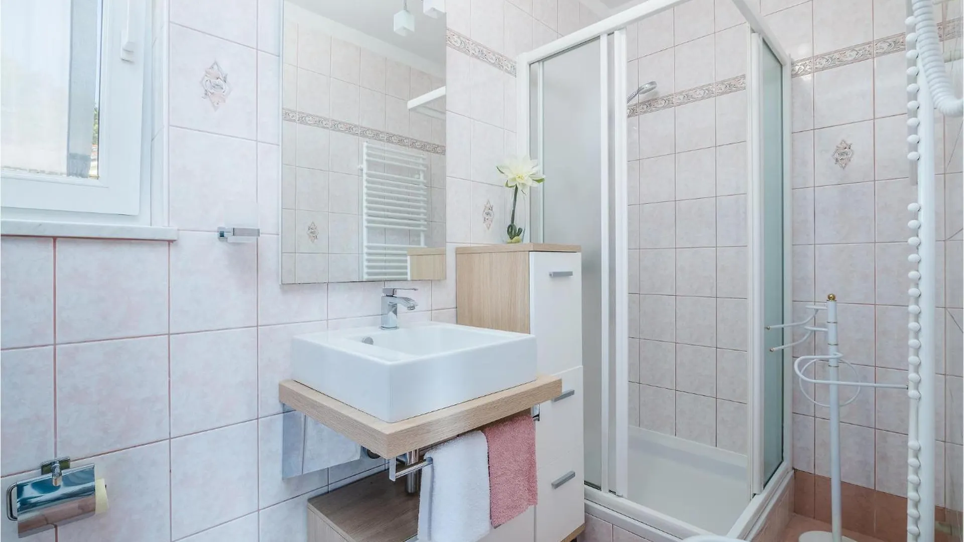 Gorgeous Apartment In Cizici With House Sea View
