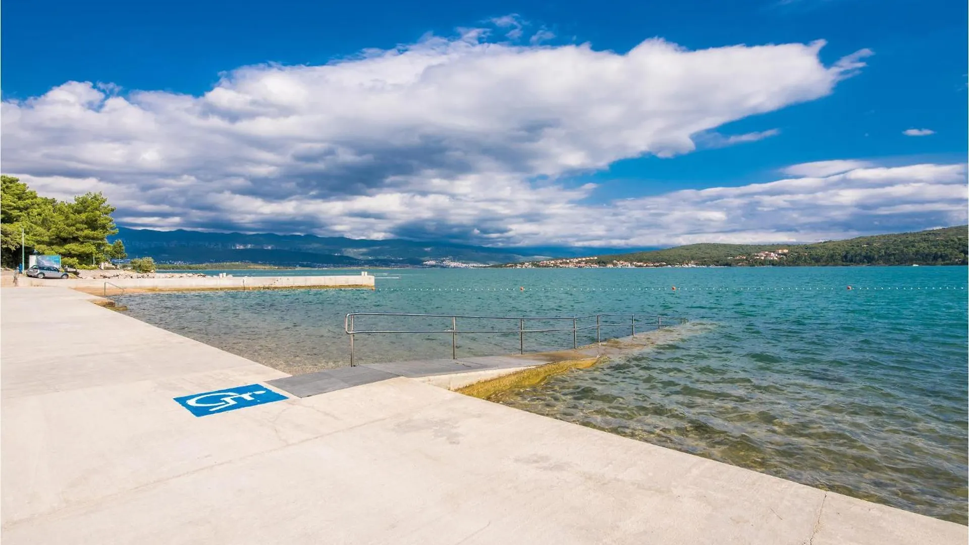 Gorgeous Apartment In Cizici With House Sea View