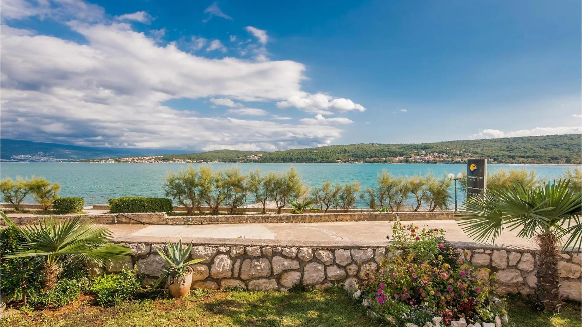 Gorgeous Apartment In Cizici With House Sea View